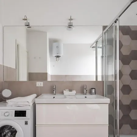 And Spacious Near The Vatican And Starbucks Apartment